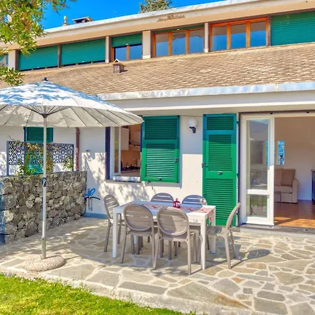 Marla House Sea View Леванто