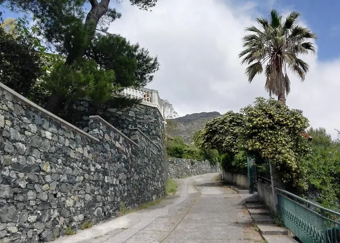 Marla House Sea View Апартаменты Леванто