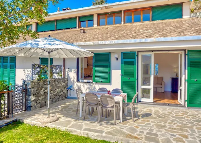 Marla House Sea View Леванто